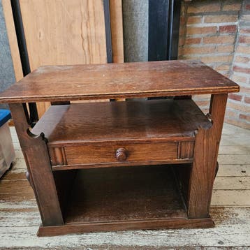 Vintage houten bijzettafel met lade en opbergvak
