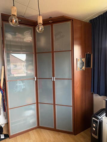 Gratis af te halen: Ikea hoekkast bruin met deuren melkglas