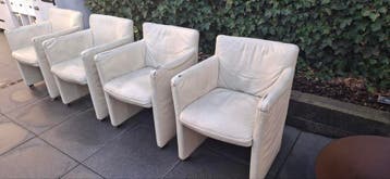 Gratis op te halen  lederen eetkamer stoelen.