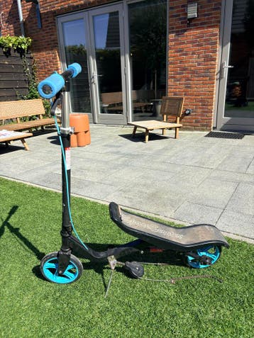 Space Scooter met kapotte ketting