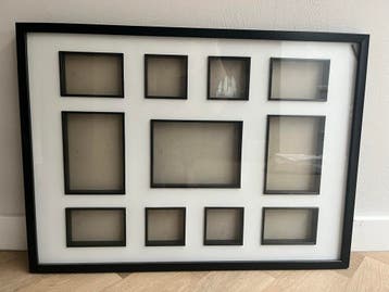 Zwarte fotolijst voor verzameling foto’s