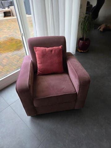 Roze fauteuil met kussen