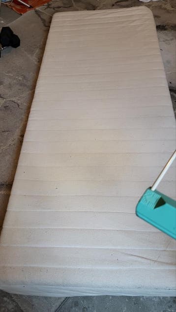 2x Eenpersoons matrassen 80x200 cm met wasbare hoes