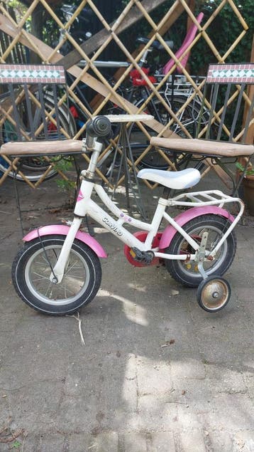 Oud kinderfietsje