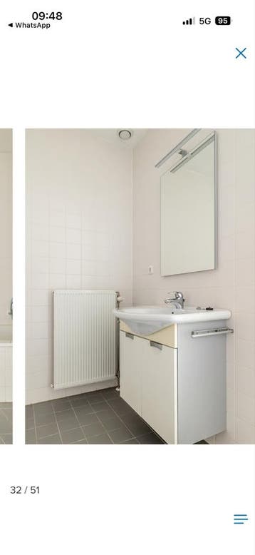 Wastafelmeubel met spiegel en kraan