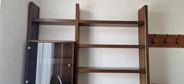 Boekenkast met vitrinekastje, ca. 2 meter hoog