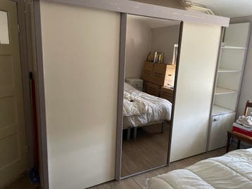 Grote kledingkast gratis af te halen