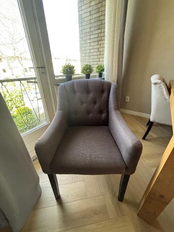 Gratis eetstoelen 4 stuks! Voor 1 mei weg!