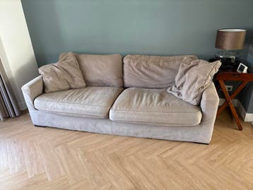 Taupe driezits bank met hocker