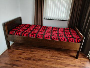 Gratis eenpersoonsbed met spiraalbodem (excl. matras)