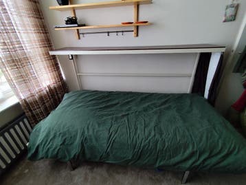 Gratis  opklapbed incl goede matras en topper.