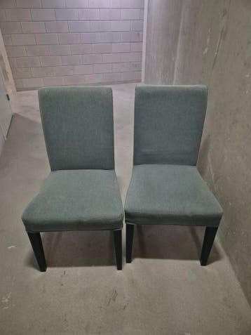 Twee blauwe stoelen (eettafel stoelen)