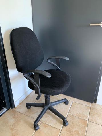 Bureaustoel zwart, met wielen - gratis