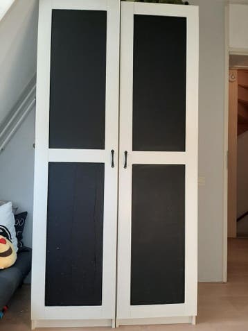 Gratis ikea kledingkast met beschadiging