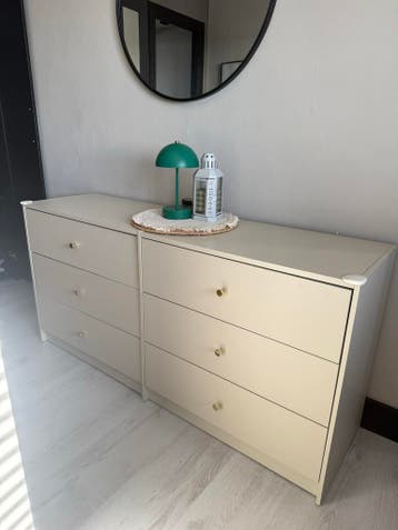 Crèmekleurige ladekast Gratis