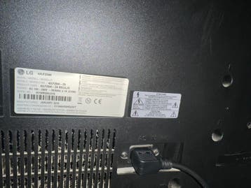 LG 42LF2500 - 42 inch Full HD LCD TV