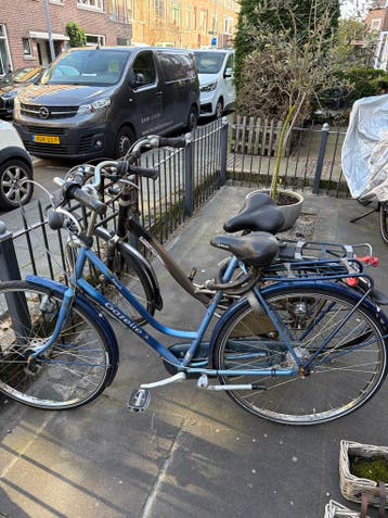 Sparta en Gazelle fietsen samen