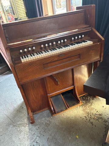 GRATIS Harmonium