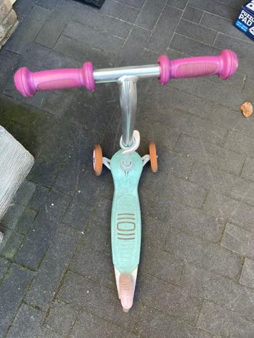 Kinderstep met lampjes in de wielen