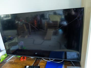 TCL 50C649X1 TV Niet werkend, voor onderdelen: paneel kapot