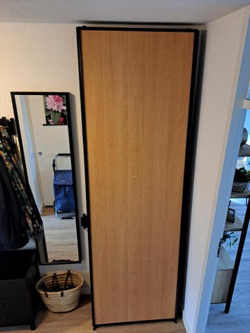 Vier schuifdeuren (1 met spiegel) voor (inbouw/kleding) kast