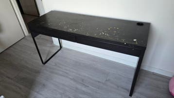 Gratis - IKEA bureau met 2 lades - Zwart