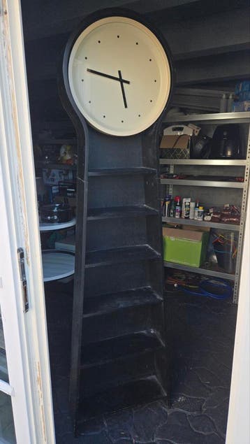 Klok met bijhorende kast