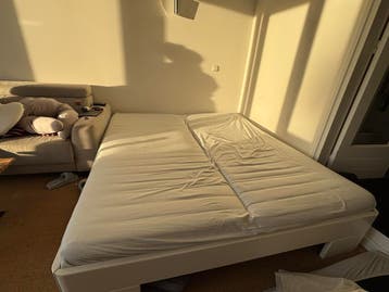 Bed 180x200cm met 2 losse matrassen