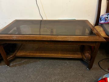 Vintage Salontafel met Glasplaat en Rotan Onderblad