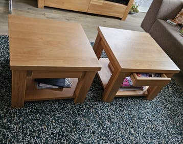 Set van twee zware houten salontafels