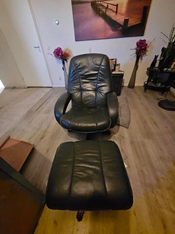 GRATIS! Vintage luie stoel en voetenbank