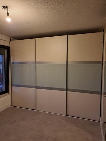 Inbouwkast met kastdeuren schuif