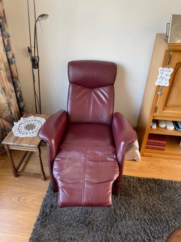 Relaxfauteuil met voetenbank (gratis af te halen)