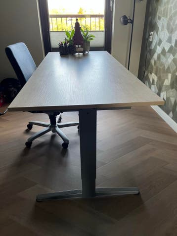 Bureau 180x80 handmatig in hoogte verstelbaar