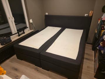 tweepersoons boxspring met hoofdbord