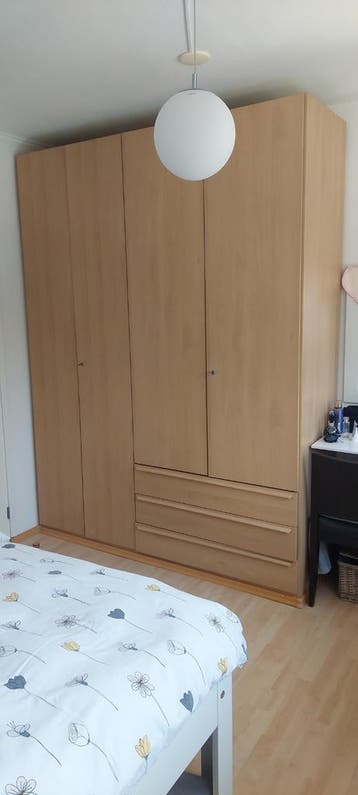 GRATIS 2 sets kasten. Afhalen voor 8.04 17.00 uur.