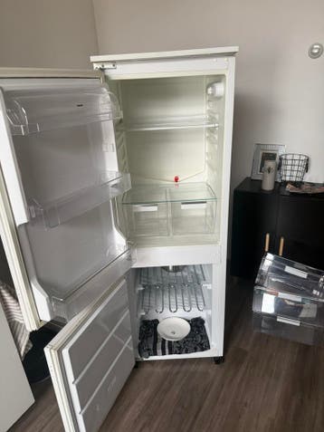 Goed werkende inbouw koelkast met vriezer