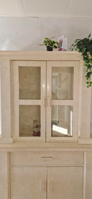 Witte stenen kast met verlichting - gratis af te halen!