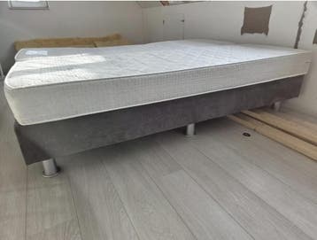 MOET WEG Boxspring: tweepersoons in mooie grijze kleur