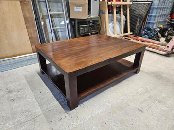 Handgemaakte massief houten salontafel – uniek stuk