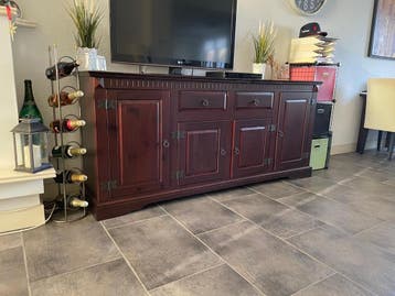 GRATIS - set bruine kast, dressoir, eettafel en bijzettafel