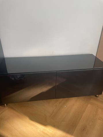 Zwart met donker hout tv meubel