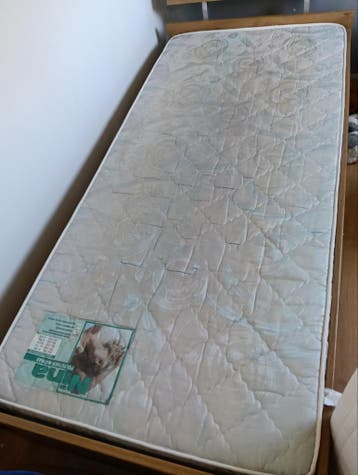 Eenpersoons matras, in nette staat, gratis
