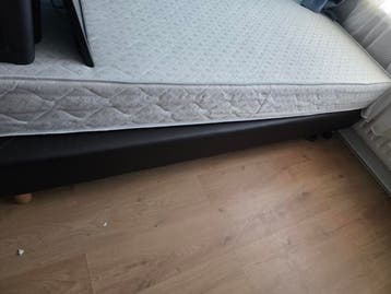 2x bed zonder matras