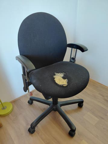 Bureaustoel - zitting moet opnieuw bekleed