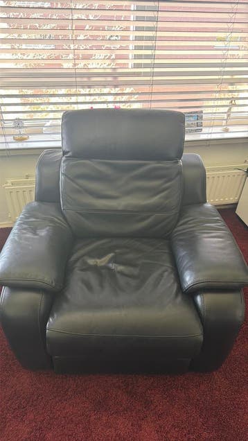 Gratis af te halen: Zwarte leren fauteuil (nette staat)