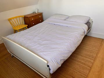 Leuk vintage bed met matras