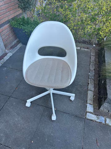 Witte bureaustoel met beige zitting