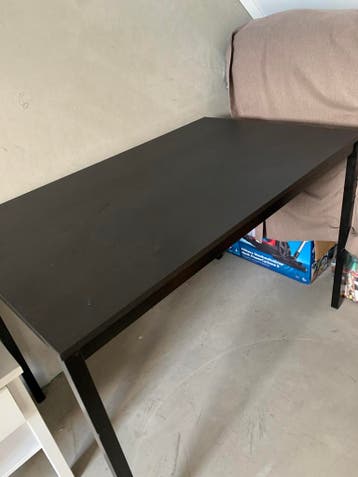 Gratis af te halen stevige Ikea tafel/ bureau