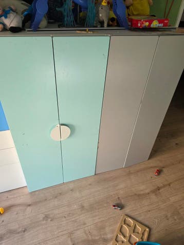 Gratis 2x IKEA kastjes met beschadigingen aan de deuren